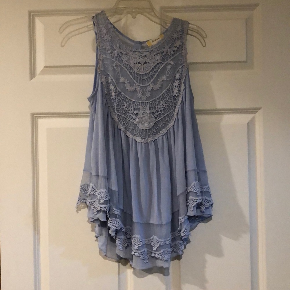 Flowy detailed tank